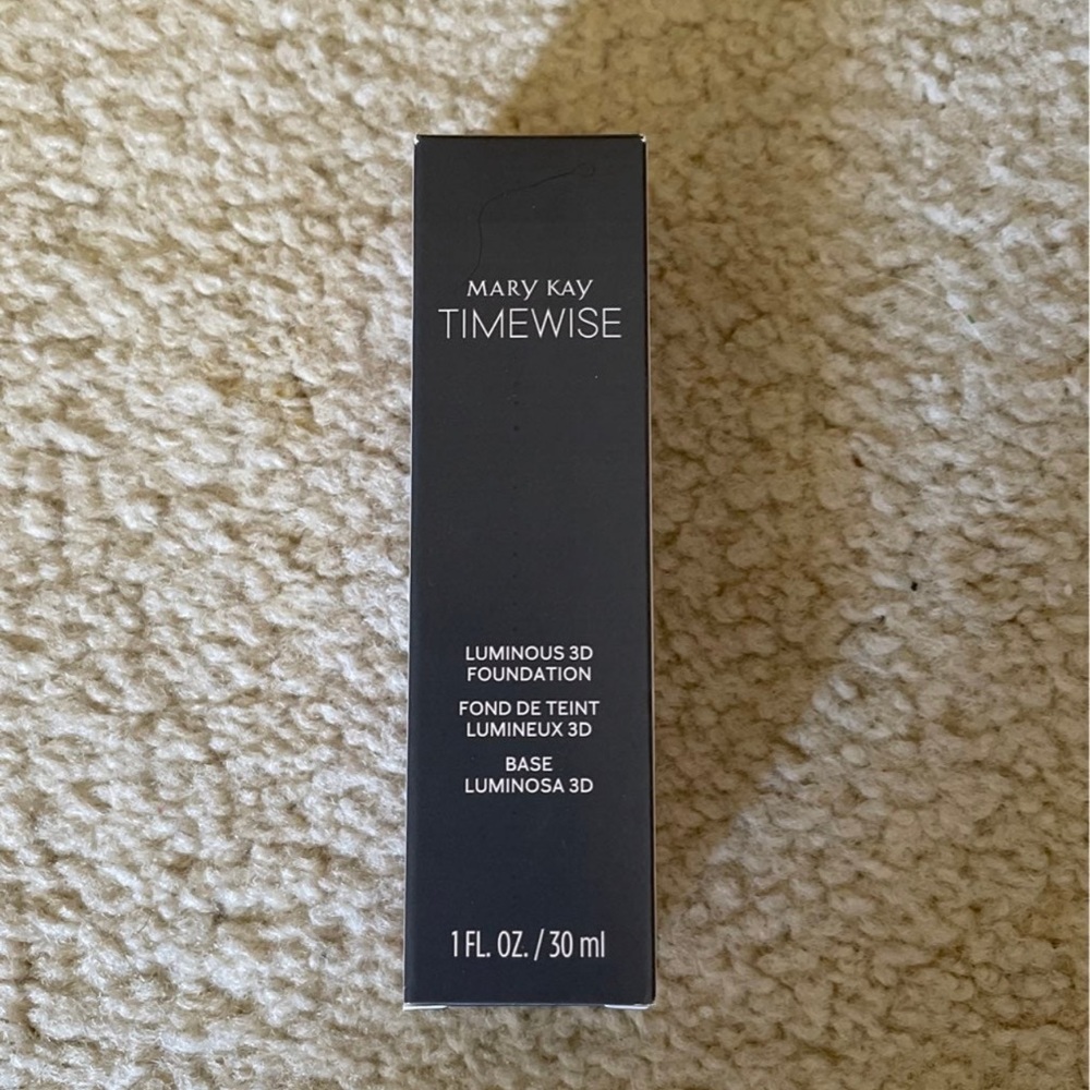 Mary Kay Luminous 3D foundation W 130